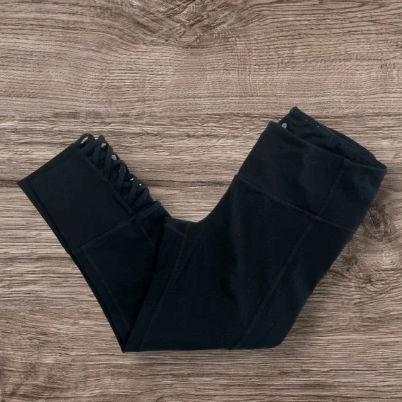 Athleta Mind Over Mat Capri Black Sz: S - Picture 6 of 16